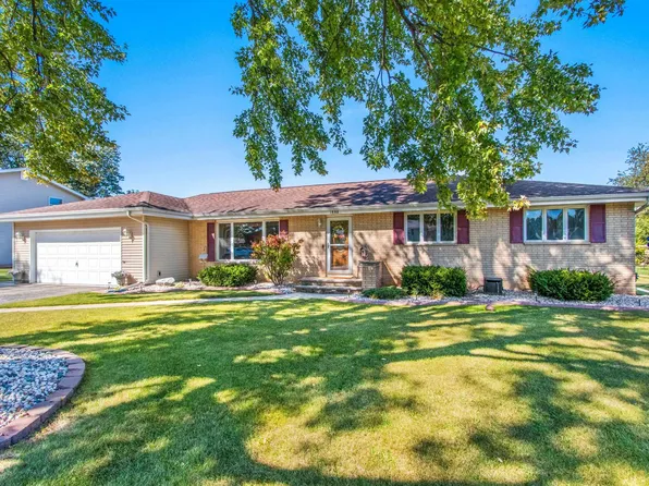 1888 Susan Ave, Neenah, WI 54956