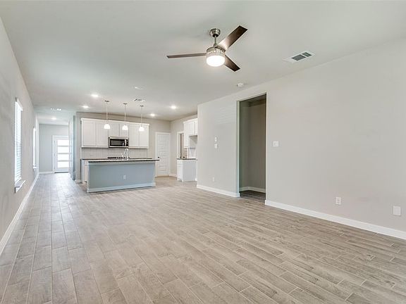 3rd image of 3367 Conroe St