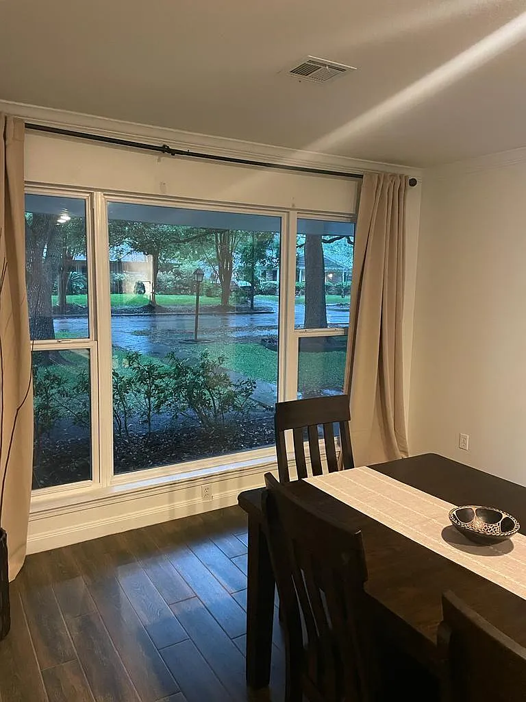 3 bed, 2.0 bath, 2052 sqft, $2,400 — Photo 2