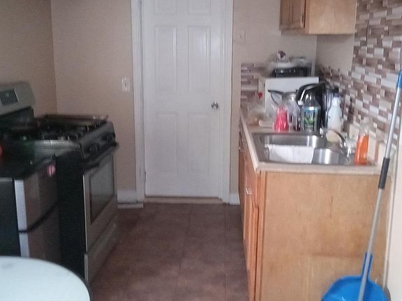 3rd image of 14342A Montrose Ave