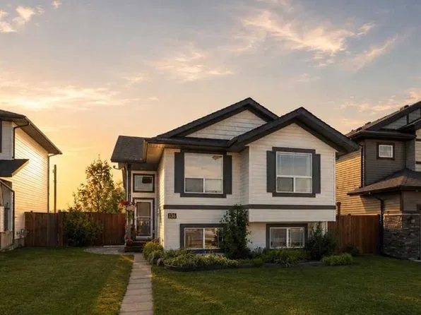186 E Robinson Ave, Penhold, AB T0M 1R0
