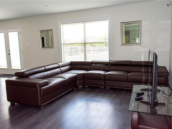 2nd image of 813 Newberry Trl