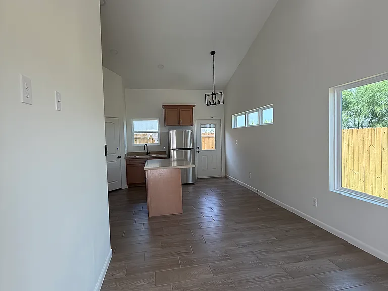 709 Sparrow Ln — Photo 17