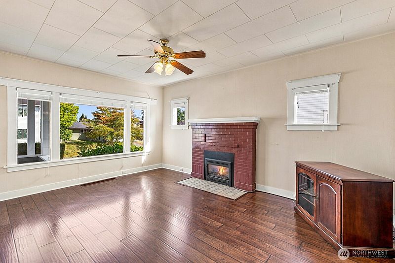 5th image of 2716 Leonard Drive