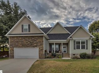 18 Manorwood Ct, Simpsonville, SC 29681