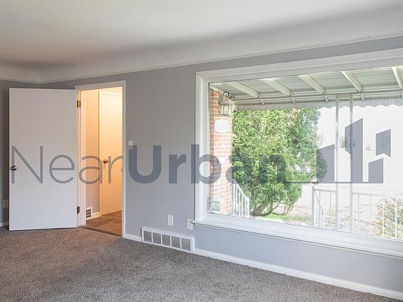 3rd image of 2111 Miramar Blvd