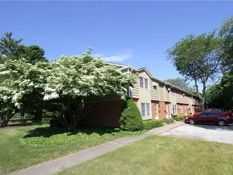 298 Mentor Ave — Photo 2