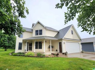 100 S 7th Ave, Doon, IA 51235