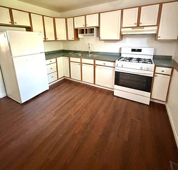 1403 Centennial Dr — Photo 4