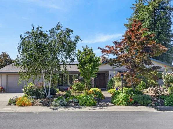 9746 Mira Del Rio Dr, Sacramento, CA 95827