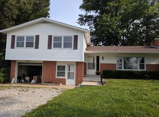 1178 Boskydell Rd, Carbondale, IL 62902