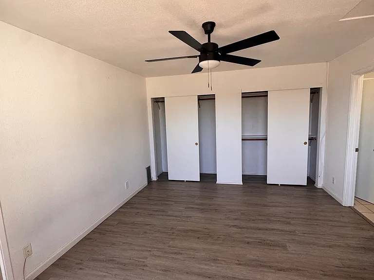 1117 La Presa Ave — Photo 3