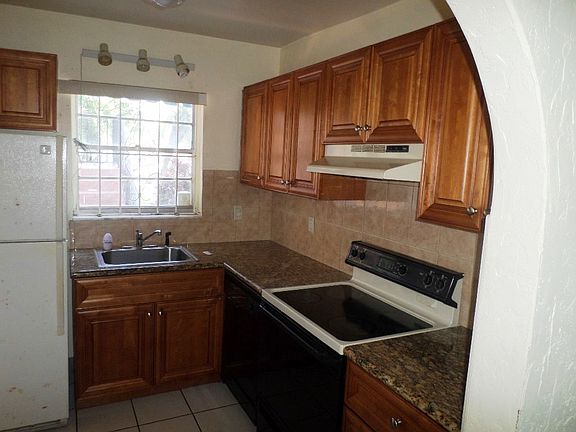 5th image of 7500 NW 30th Pl APT 106
