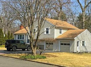 14 Twin Brooks Ln, Fairfield, CT 06824