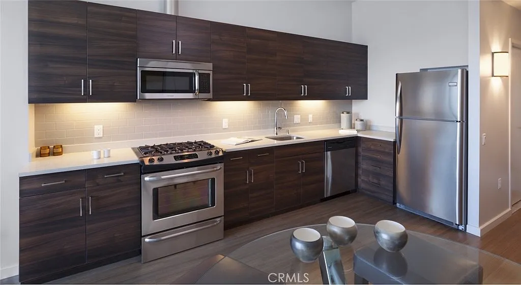 1 bed, 630 sqft, $5,389 — Photo 4