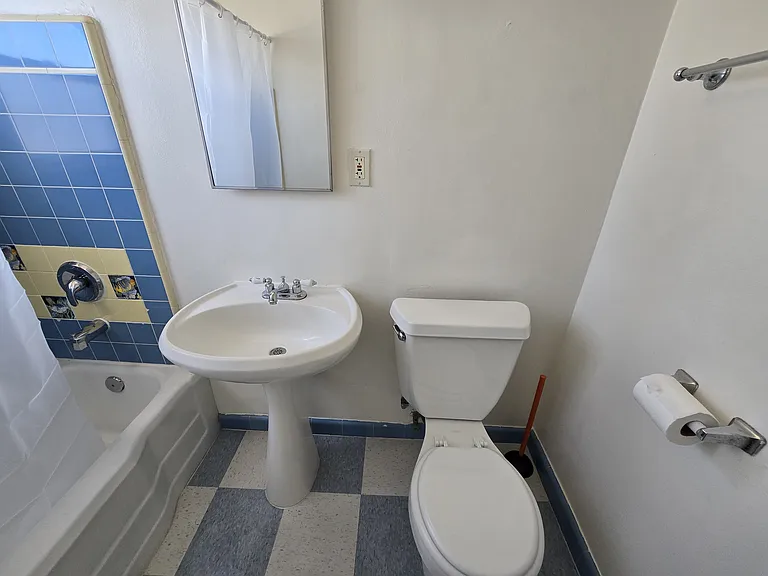 4014 Mission Blvd #UPSTAIRS — Photo 13
