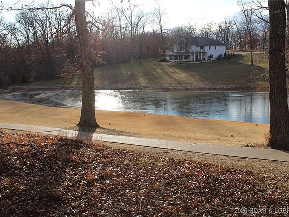 5th image of 126 Indian Rock Ave