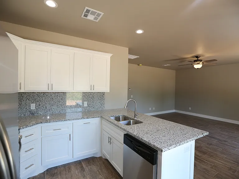 114 W French St — Photo 14