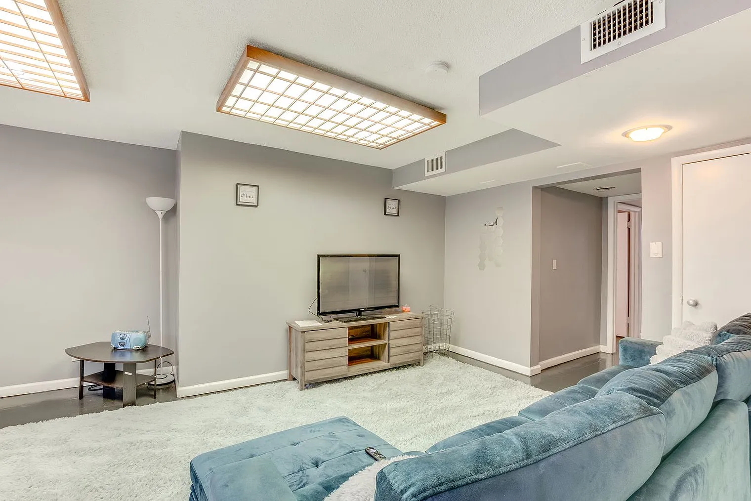 3 bed, 3.0 bath, 1894 sqft, $3,290 — Photo 1