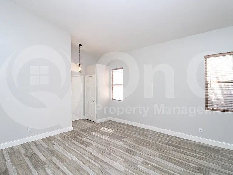 2764 E Highland Ct — Photo 7