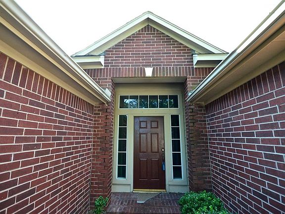 2nd image of 3111 Oakwood Run Dr