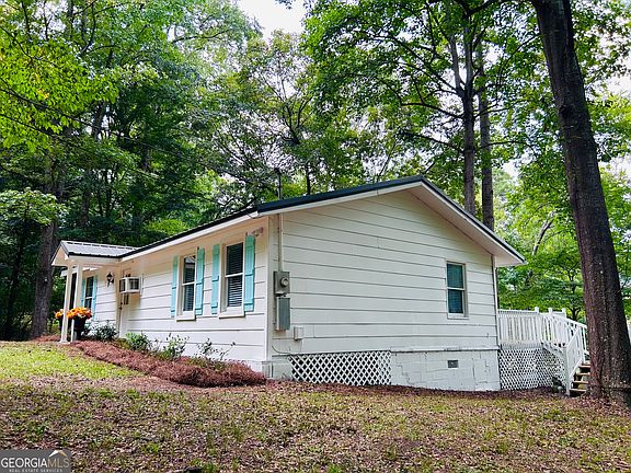 3rd image of 122 Rock Ln