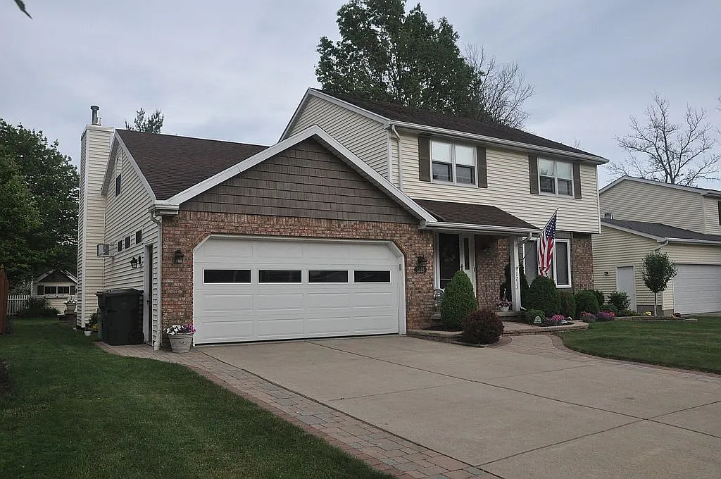 1213 Doebler Dr photo 1