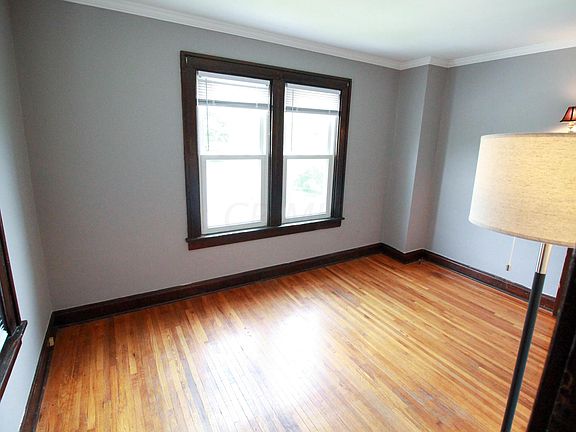 4th image of 2572 Indianola Ave #2574