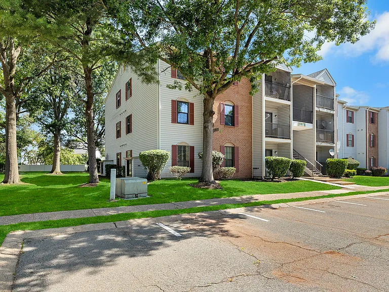 61 Canterbury Ct — Photo 21