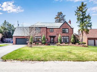 37 Eltham Dr, Amherst, NY 14226