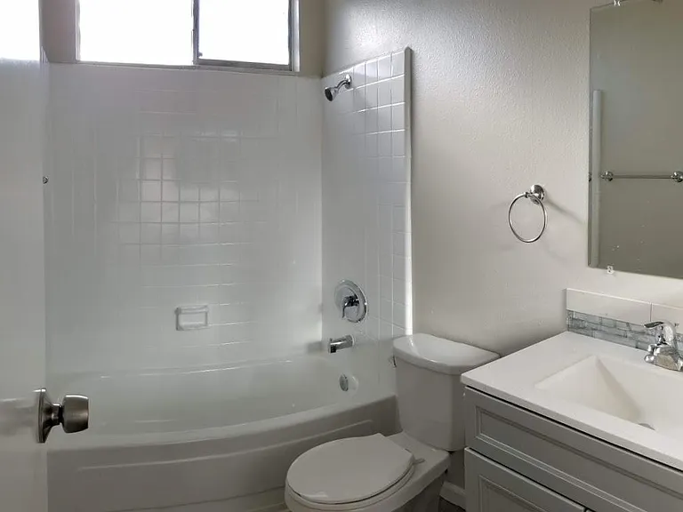 4525 Hamilton St #18 — Photo 7
