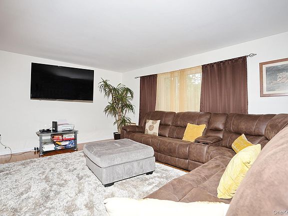 5th image of 20 Woodridge Drive