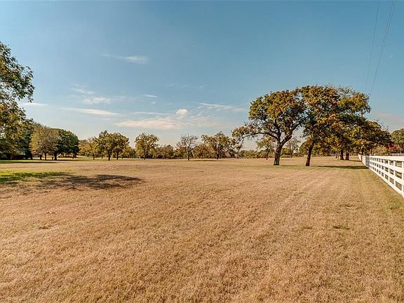 3rd image of 1300 Sunshine Ln