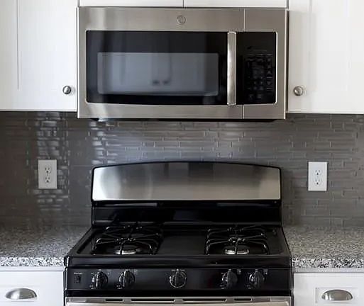 3rd image of 40 Elliott St #2