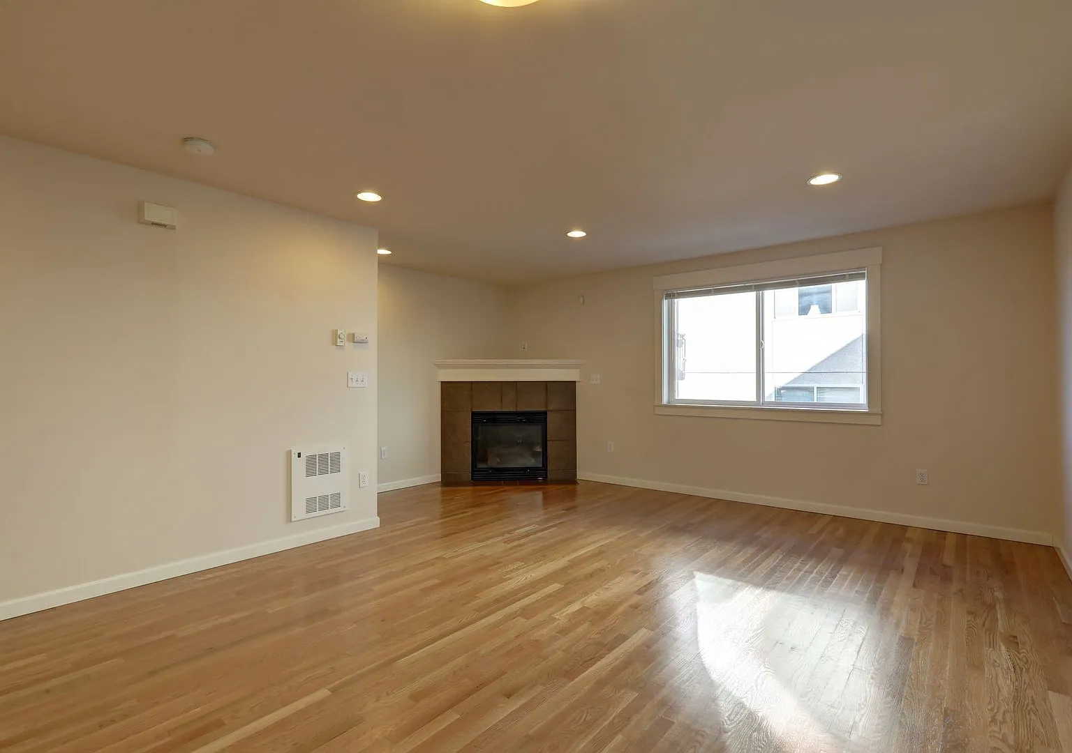 Northgate 3 Bedroom Townhouse in the Perfect Location! — Photo 4
