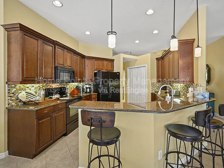13800 Farnese Dr — Photo 12