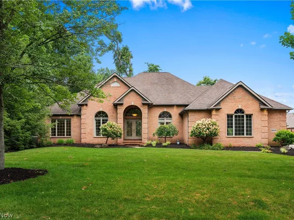 2859 Daisybrook St NW, North Canton, OH 44720