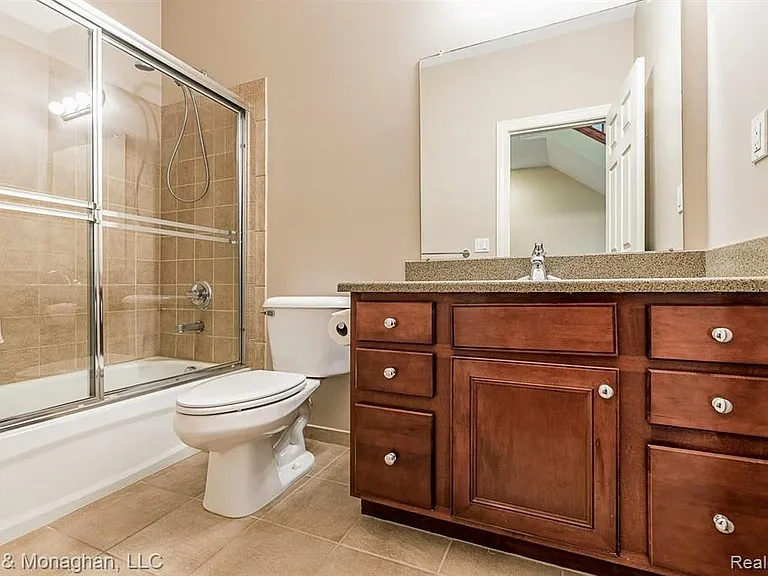 2210 Attard — Photo 16