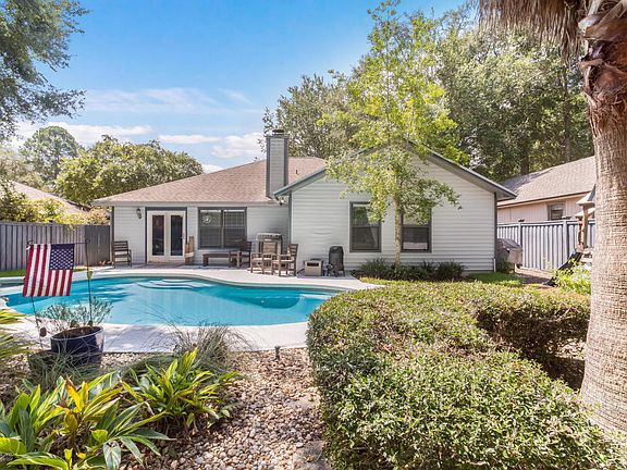 3rd image of 8509 Majestic Oaks Dr S