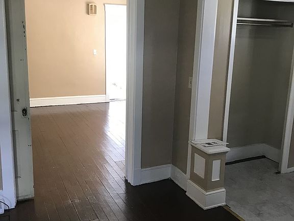 3rd image of 10520 Englewood Ave