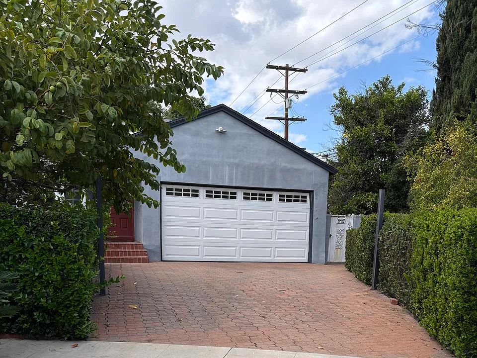 6385 Bertrand Ave