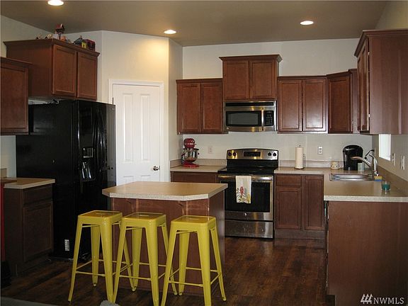 2nd image of 2223 SE Upchurch Way
