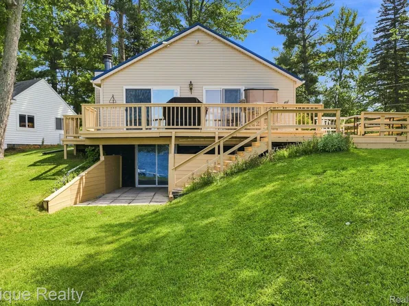 8946 Thomas St, Hale, MI 48739