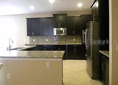 4 bed, 2.5 bath, 2880 sqft, $3,250 — Photo 2