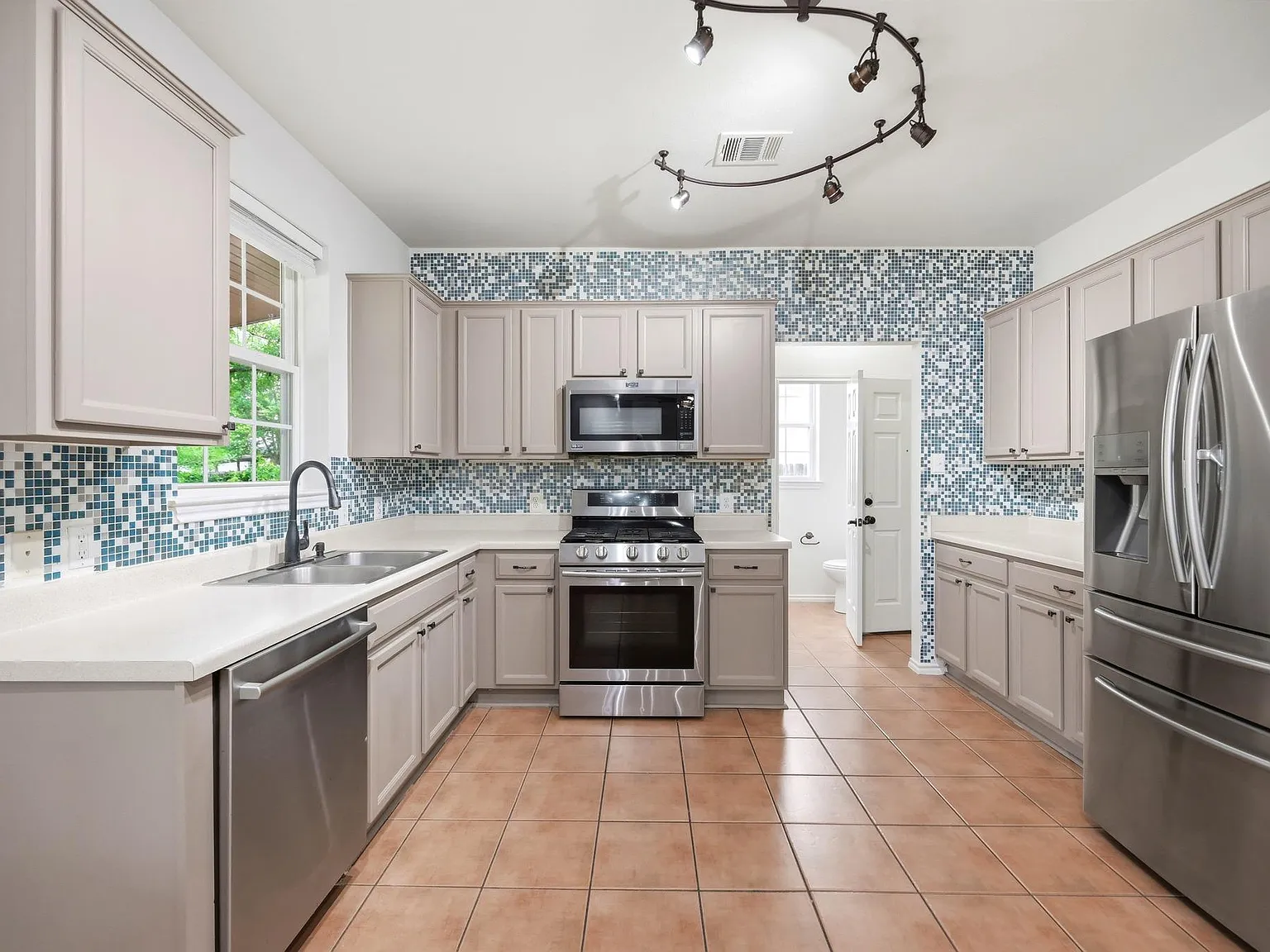 4 bed, 2.5 bath, 2502 sqft, $2,485 — Photo 1