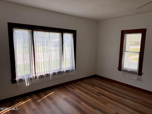 4th image of 409 E Jackson St