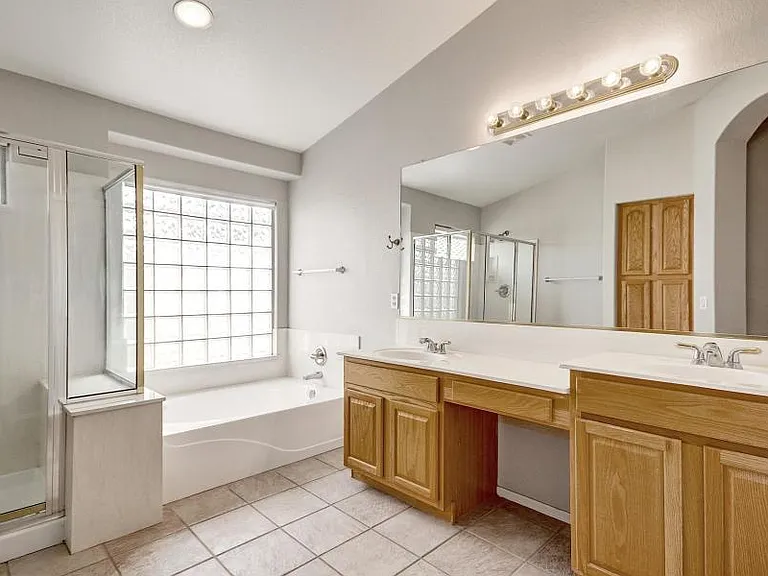12715 W Cambridge Ave — Photo 20