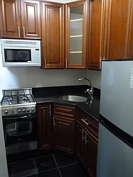 Rented by Robyn Lee, LREB