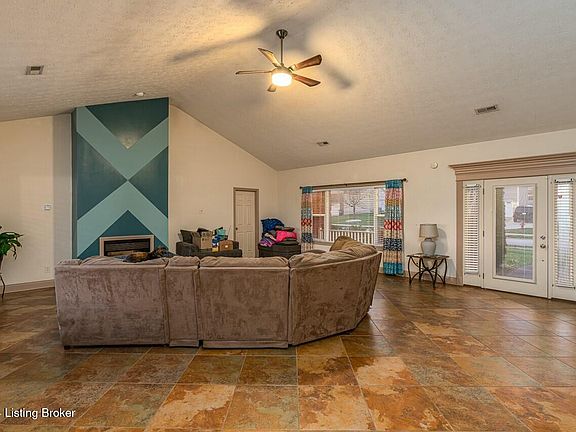 5th image of 418 Cabernet Dr