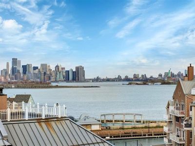 208 Shearwater Ct W APT 76, Jersey City, NJ, 07305